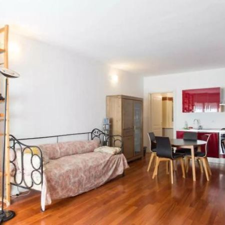 Vintage Apartment In Corvetto Area Милан Экстерьер фото